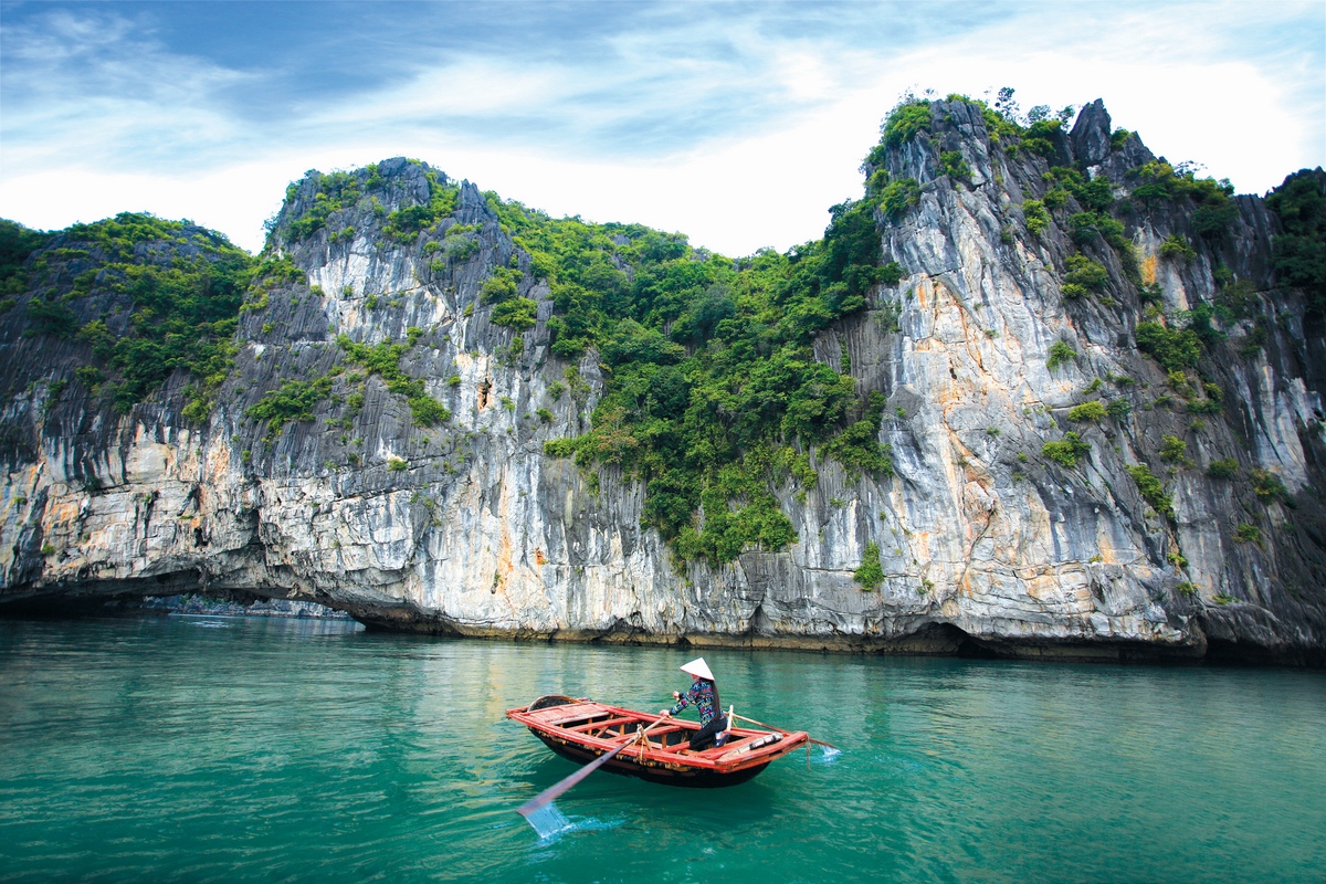 Ha Long Bay Day Trip from Hanoi Photo 1