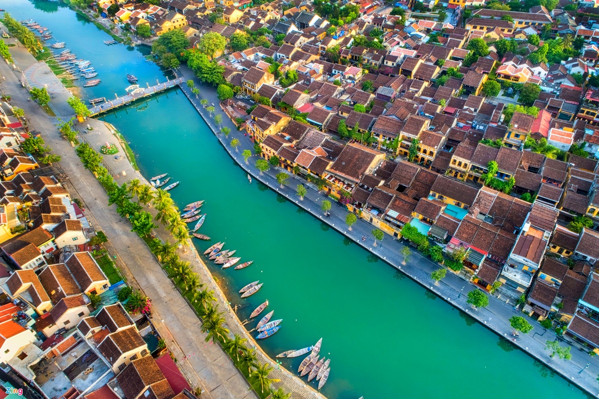Arrival in Da Nang – Walking Tour of Hoi An Ancient Town Photo 1