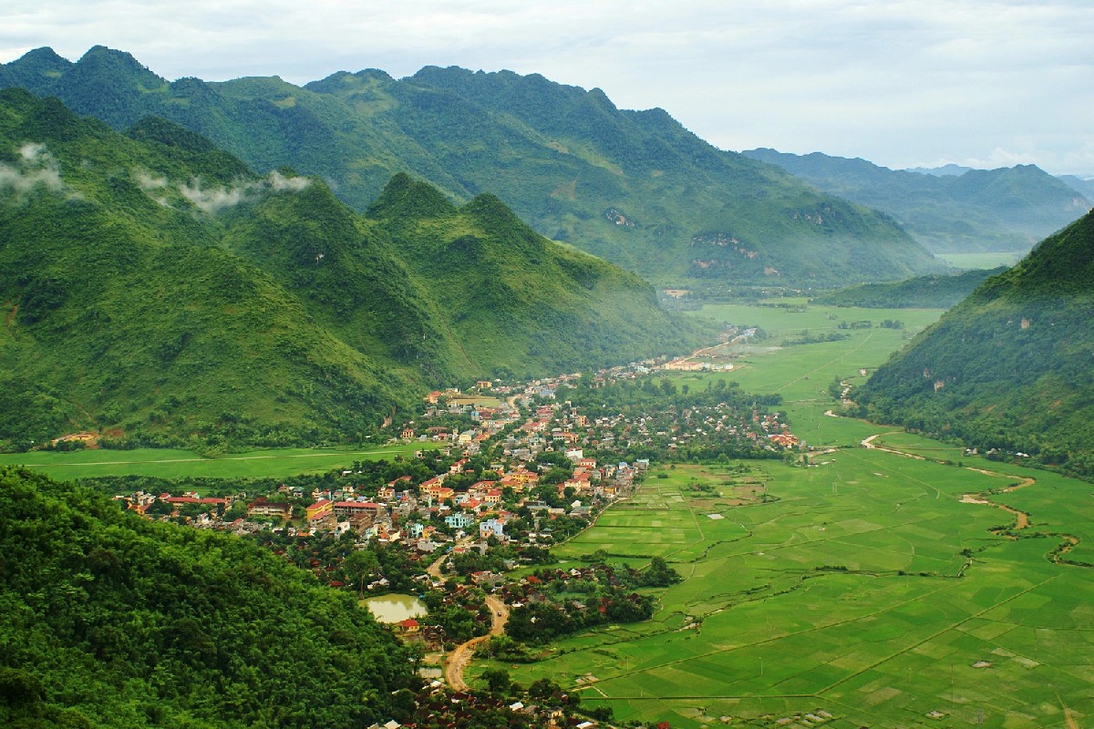 Hanoi – Mai Chau (-/L/D) Photo 1