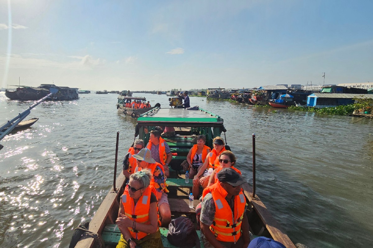 Long Xuyen - Ho Chi Minh City Photo 4